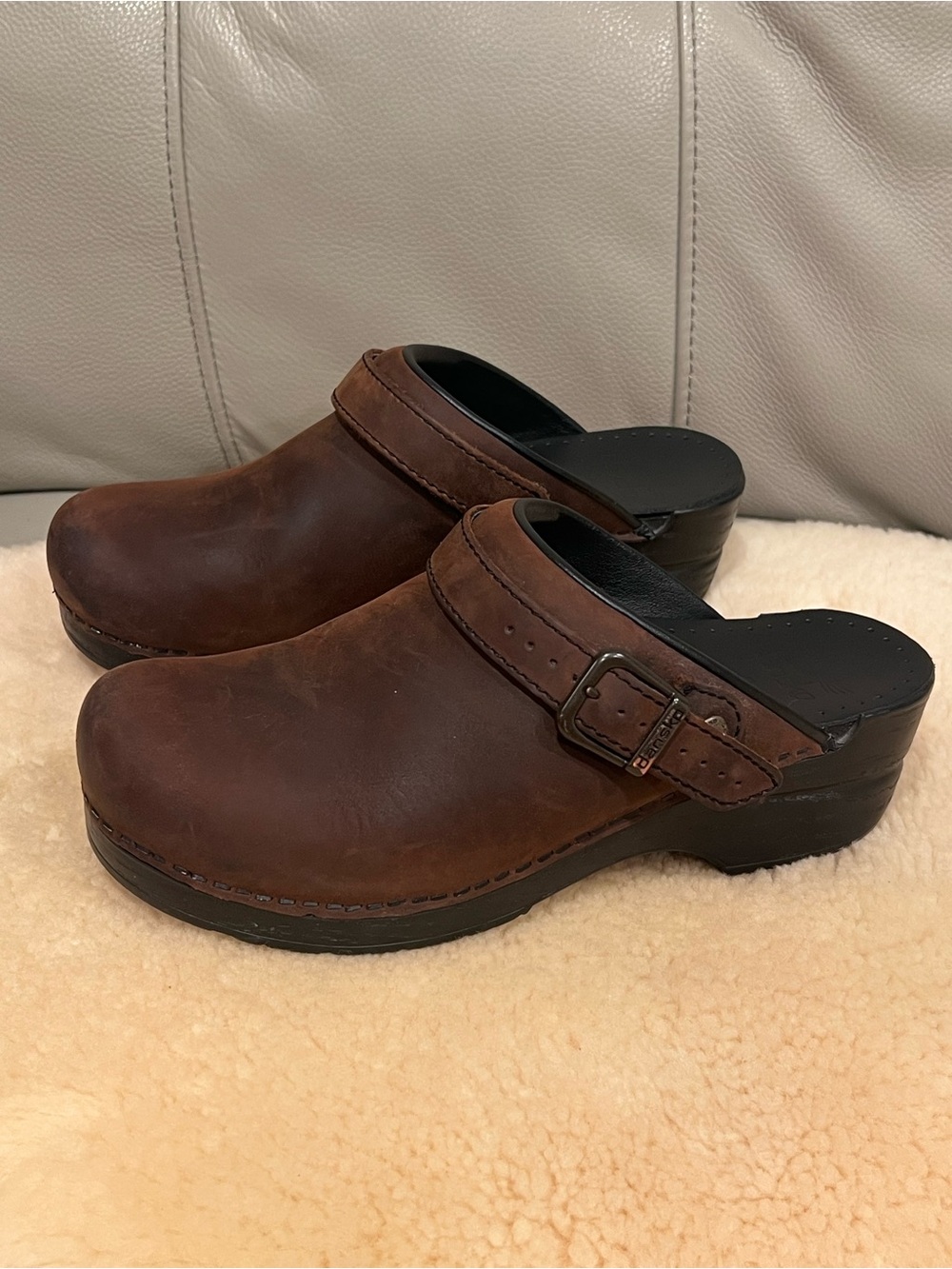 Dansko Ingrid Clog Sz 38 US 8 Oiled Leather Slip On Brown Comfortable Boho - Picture 3 of 17